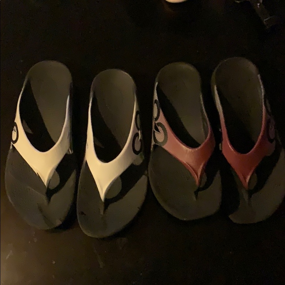 2 Men’s Oofos Flip Flops